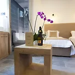 Avenue Hotel 3*