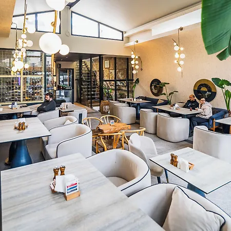 Avenue Hotel