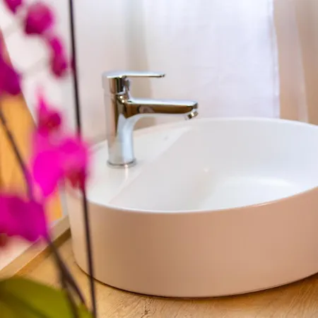 Avenue Кирения